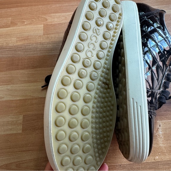 Ecco patent leather sneakers, size 37 black quilted shiny - Picture 6 of 9